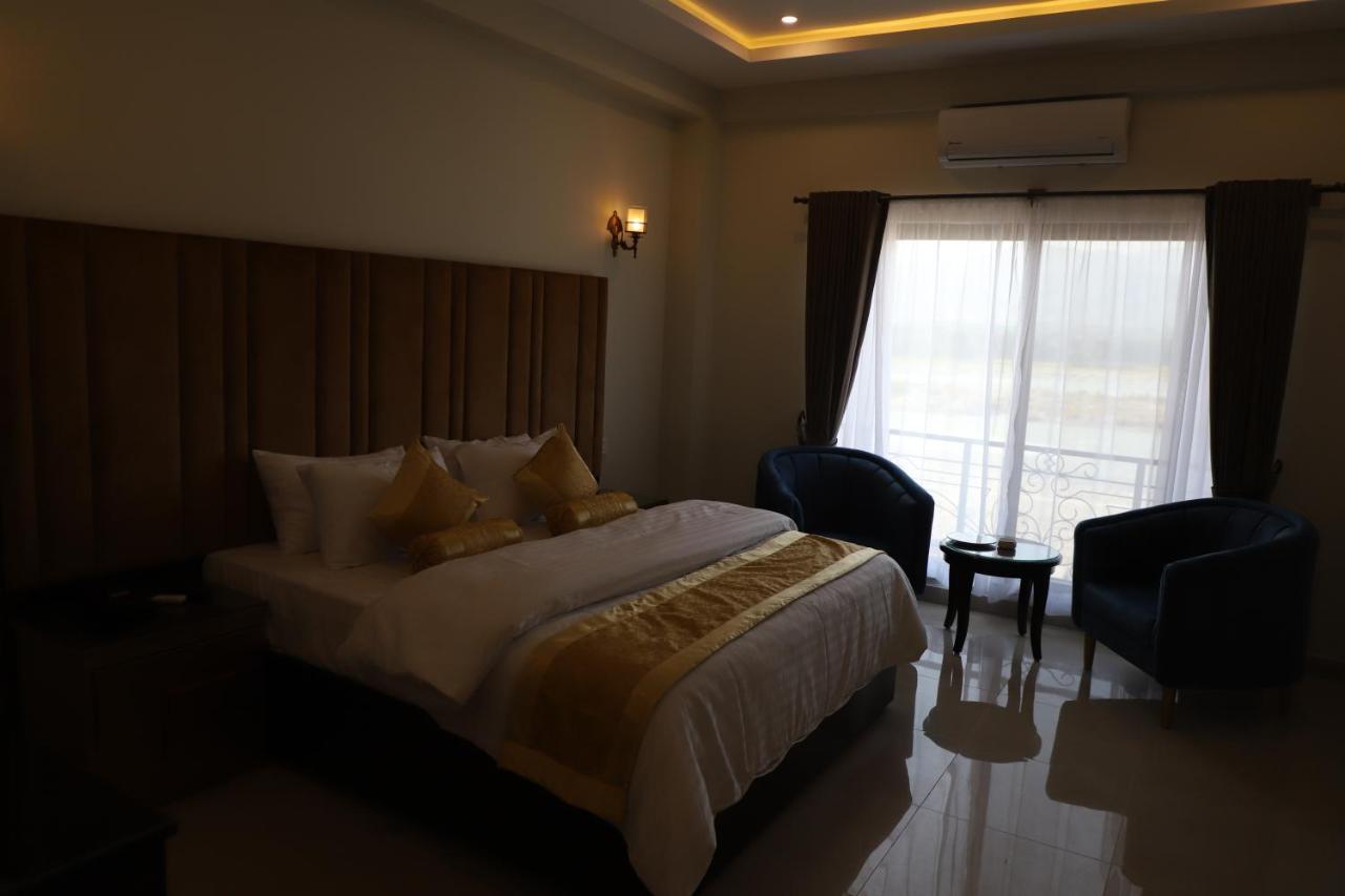 Swat Palace Hotel By Northin Mam Derai Exterior photo